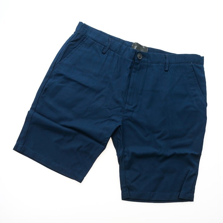 casual-men-short-pants_1203-8186